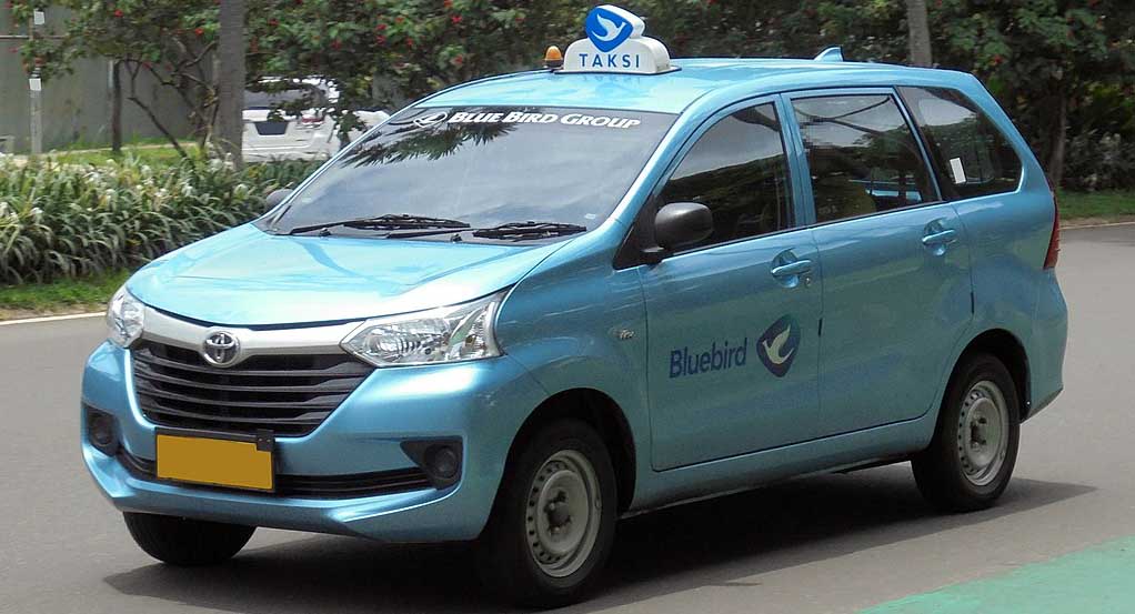 toyota avanza facelift tahun 2015-2018 yang diubah jadi armada taxi dengan nama transmover