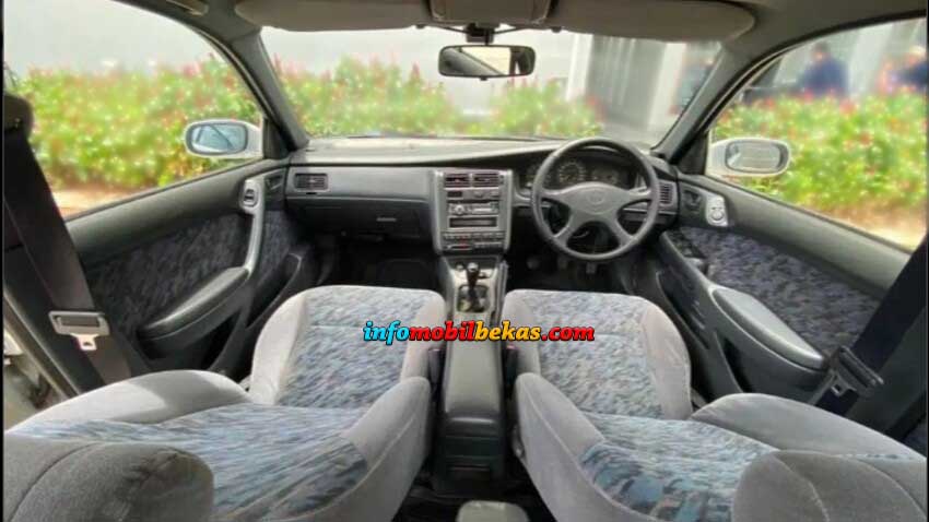 interior dashboard Toyota Corona Absolute