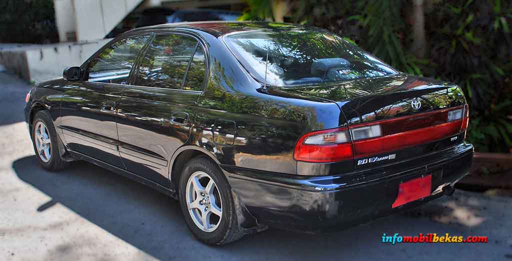 eksterior belakang Toyota Corona Absolute tahun 1992-1994